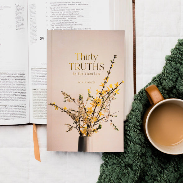 The Daily Grace Co - Thirty Truths for Common Lies for Women